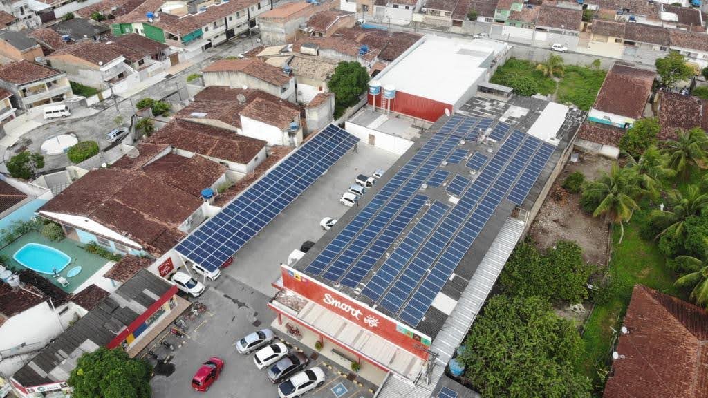 Projeto de energia solar em supermercado em Maceió, Alagoas